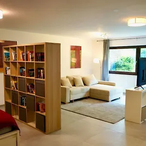  Apartment Helle Kellerwohnung Im Gruenen Mit Sauna