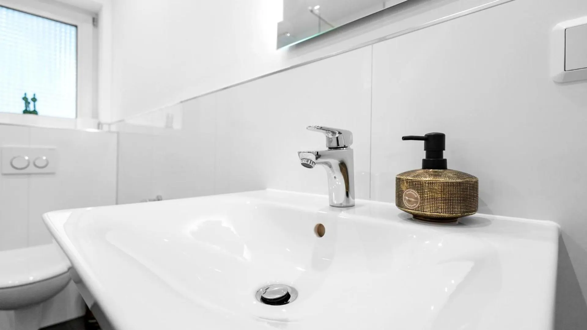 Exklusive Suite - Zentral In Der Koelner Suedstadt - Kostenloser Privatparkplatz - Perfekt Fuer Bis Zu 6 Gaeste - Smart Home Apartamento Colónia
