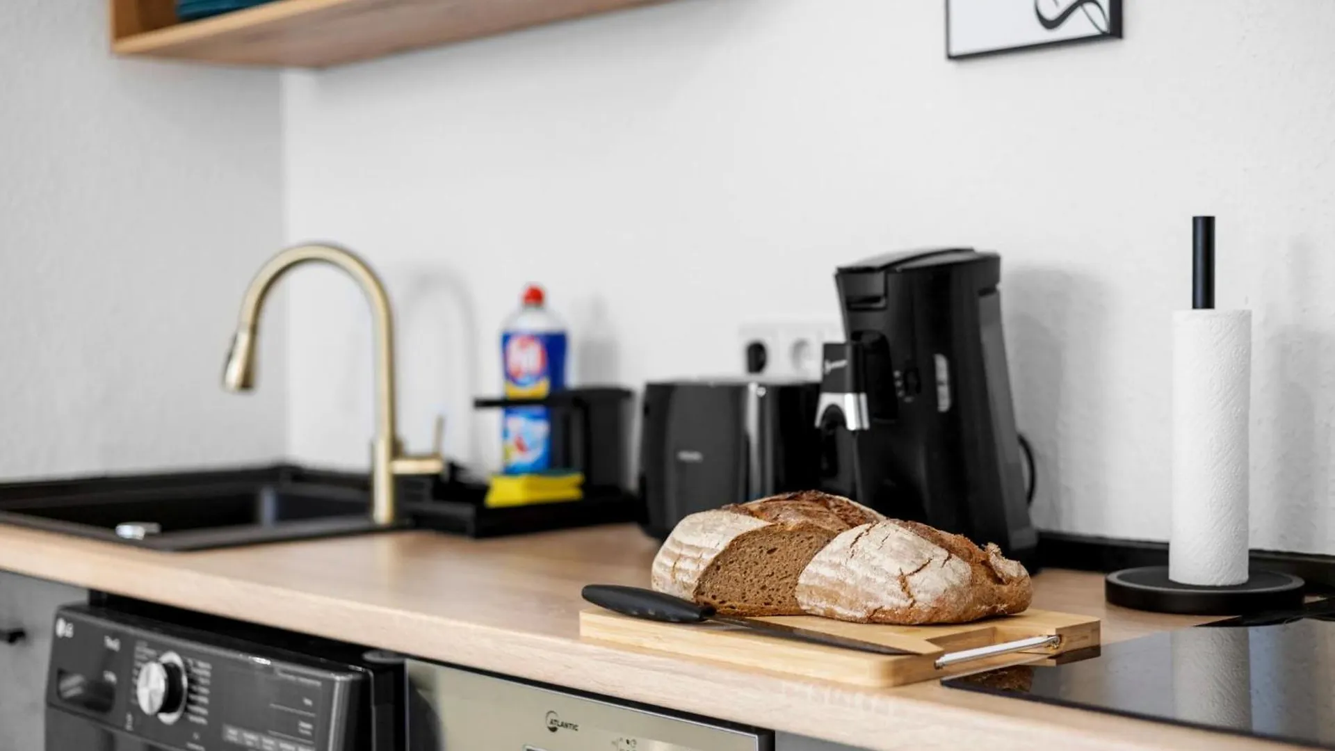 Exklusive Suite - Zentral In Der Koelner Suedstadt - Kostenloser Privatparkplatz - Perfekt Fuer Bis Zu 6 Gaeste - Smart Home 0*, Köln Németország