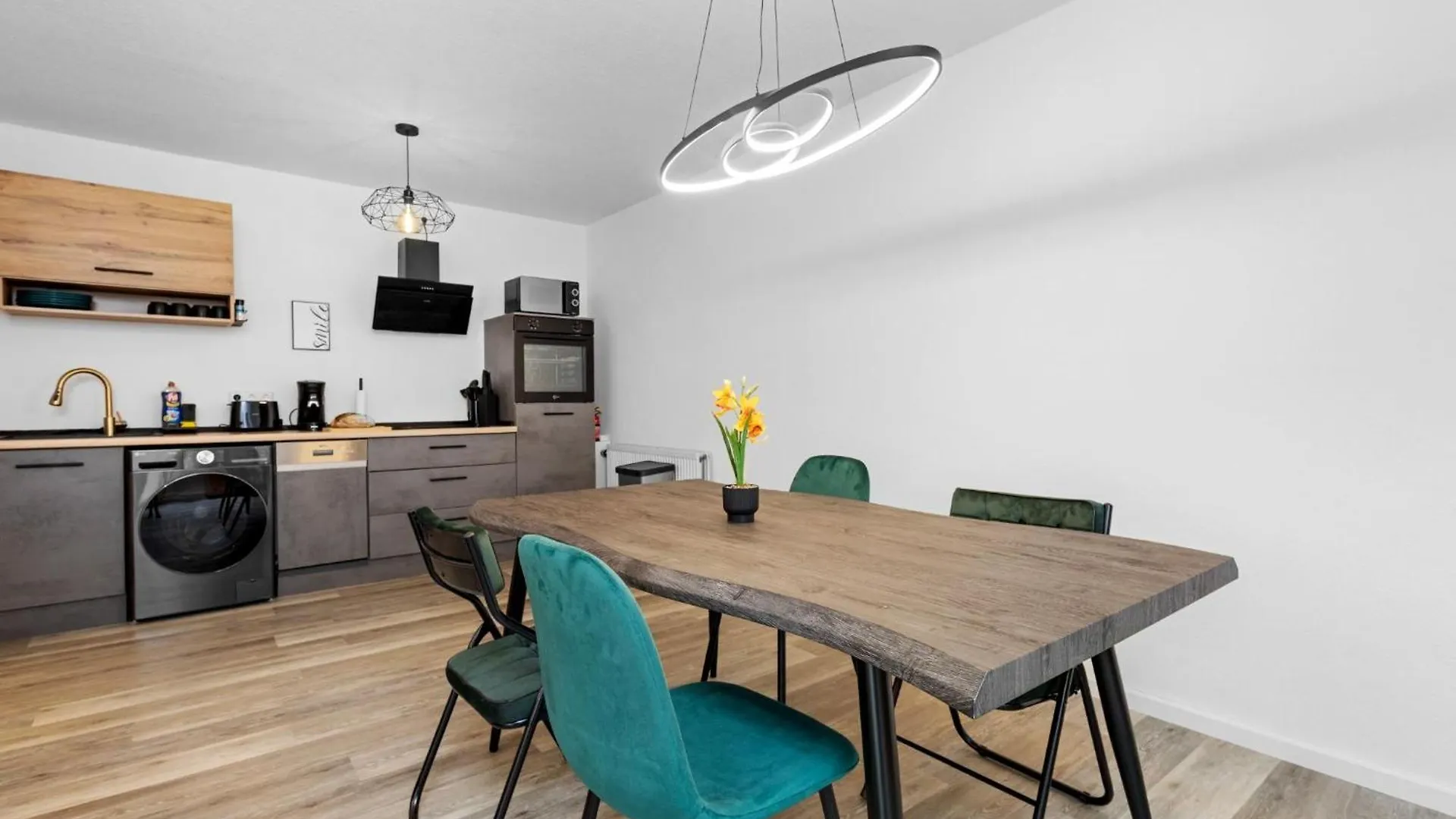 Apartman Exklusive Suite - Zentral In Der Koelner Suedstadt - Kostenloser Privatparkplatz - Perfekt Fuer Bis Zu 6 Gaeste - Smart Home