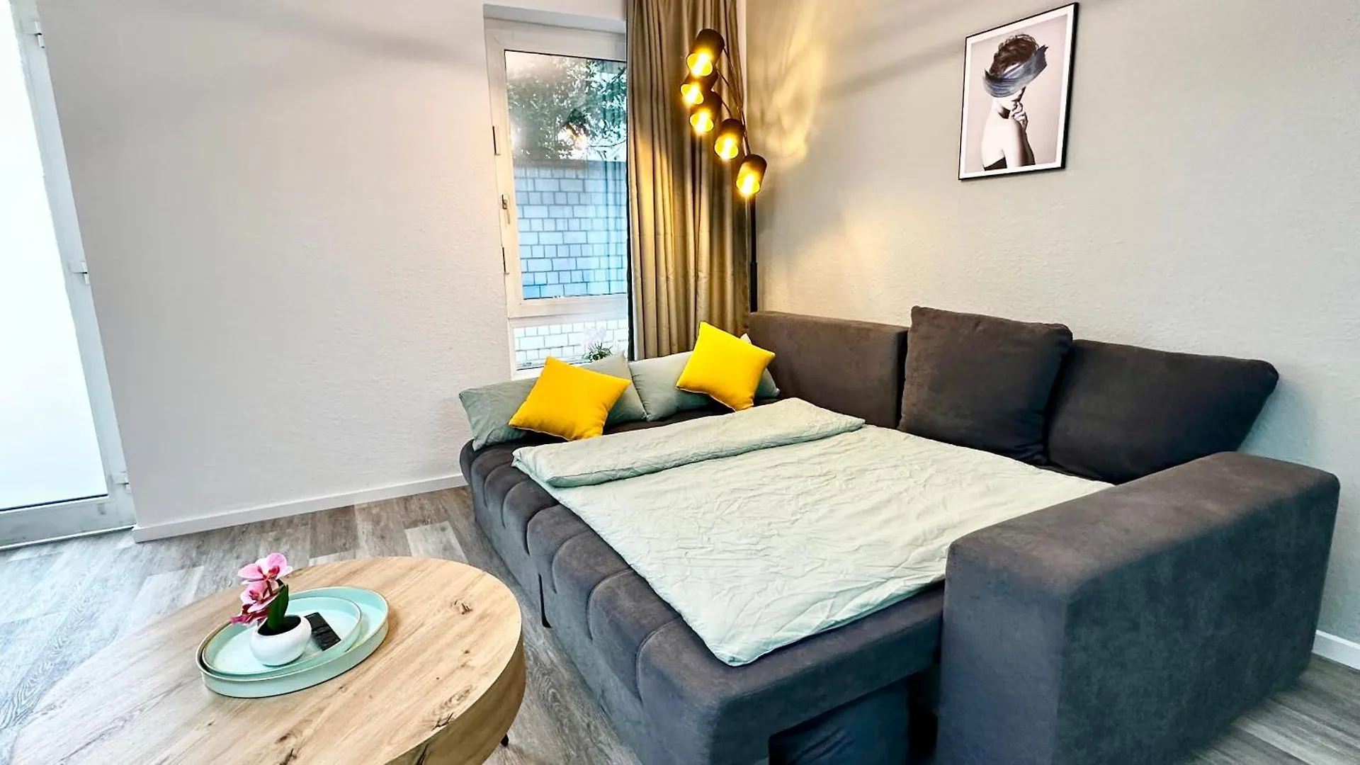Exklusive Suite - Zentral In Der Koelner Suedstadt - Kostenloser Privatparkplatz - Perfekt Fuer Bis Zu 6 Gaeste - Smart Home 0*, Köln Németország